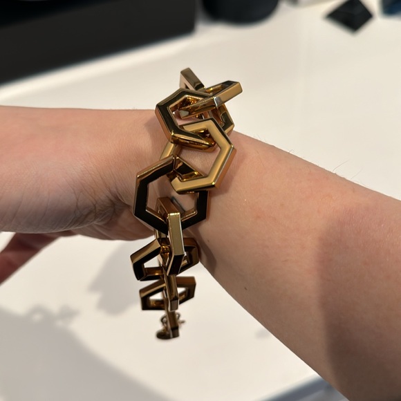 Tory Burch Hexagon Gold Chunky Bracelet - Picture 2 of 2